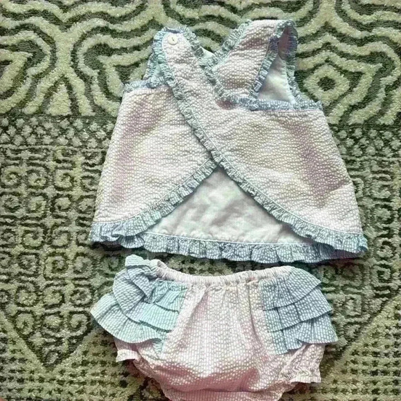 Adorable seersucker outfit size 9 months - Picture 2 of 3